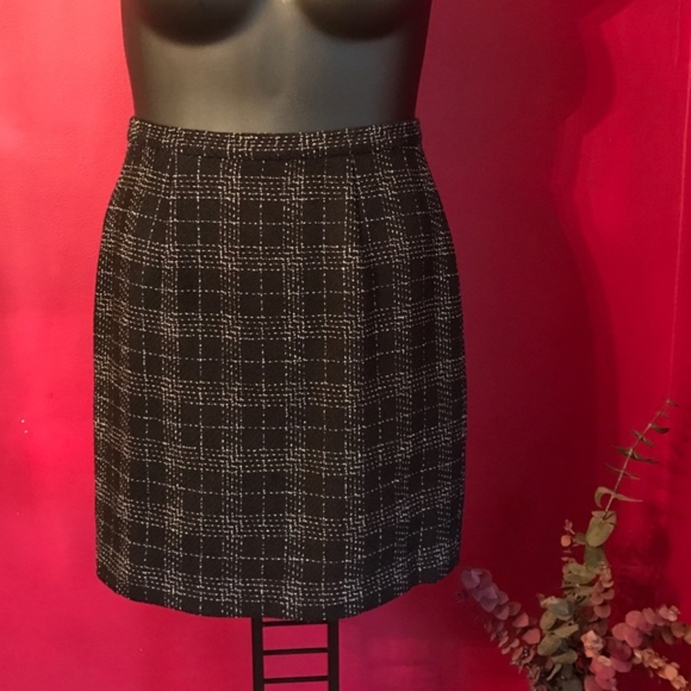 ANN TAYLOR FACTORY STORE 100% WOOL SKIRT SIZE 6